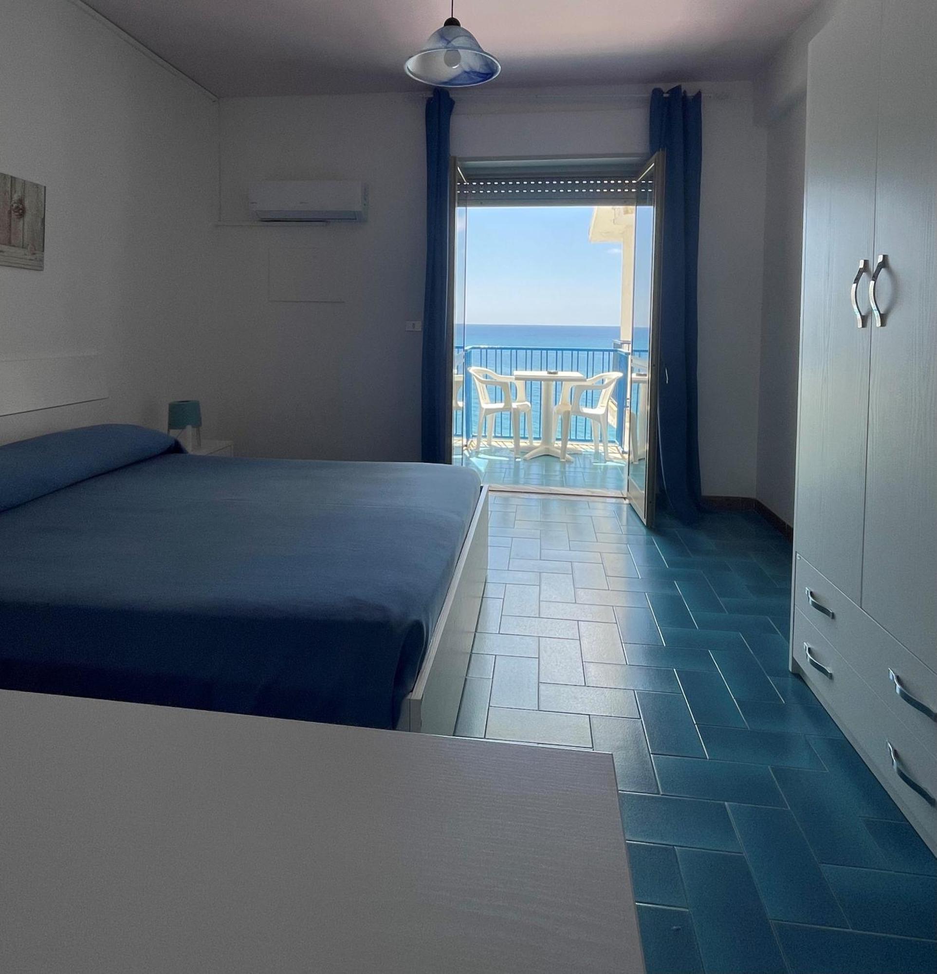 Hotel Ristorante Mareblu Amantea Exteriör bild