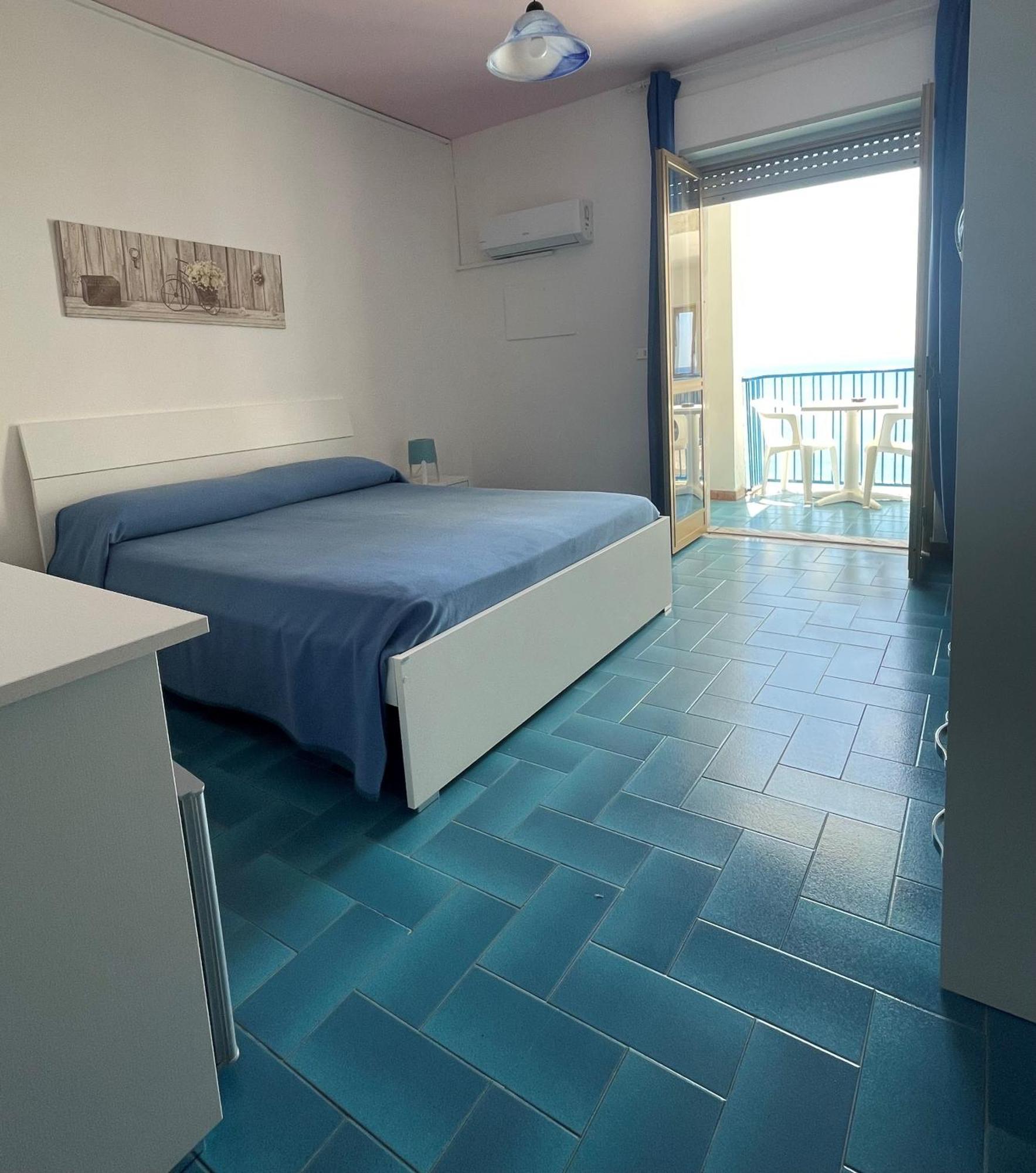 Hotel Ristorante Mareblu Amantea Exteriör bild
